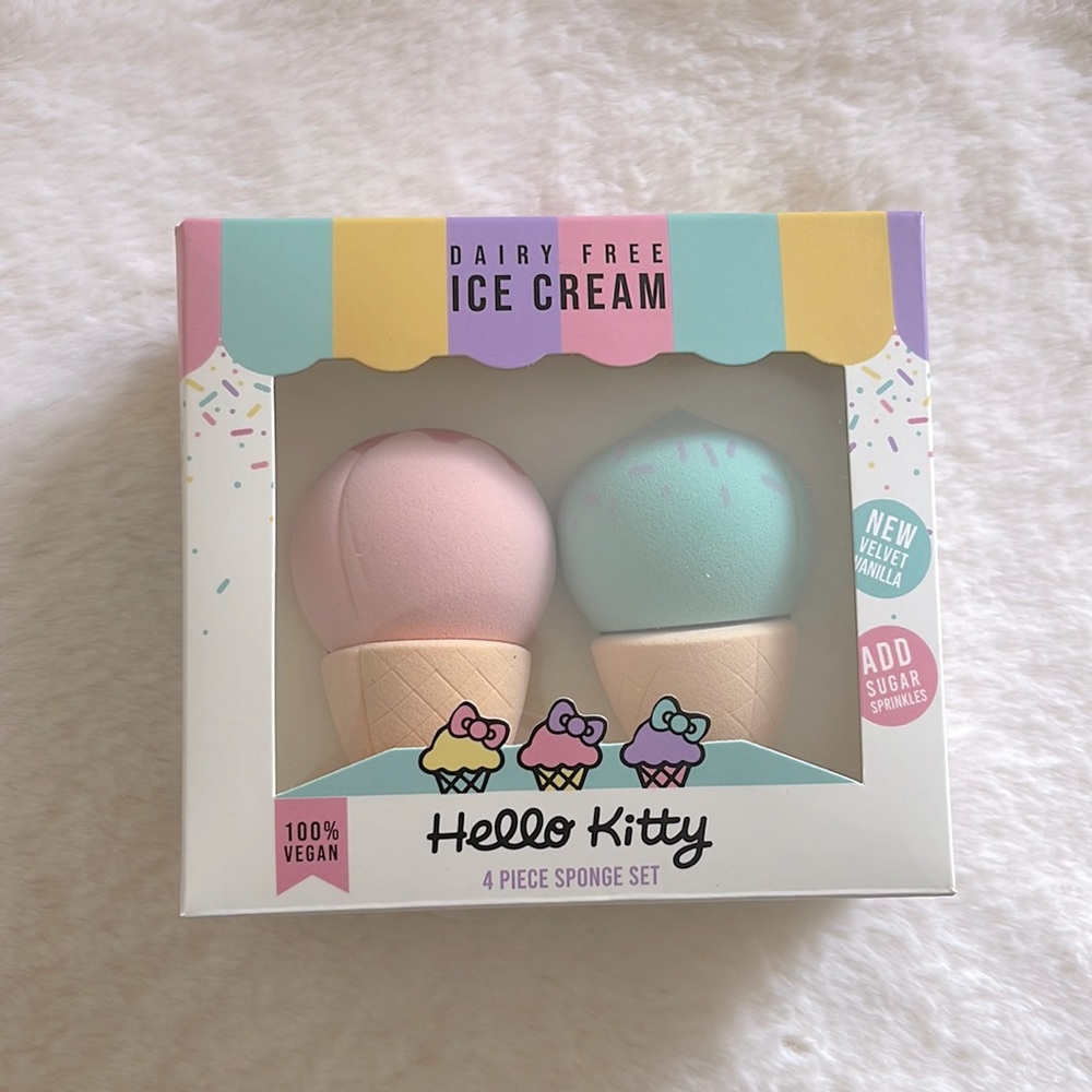 { hello kitty // 4 piece sponge set }
